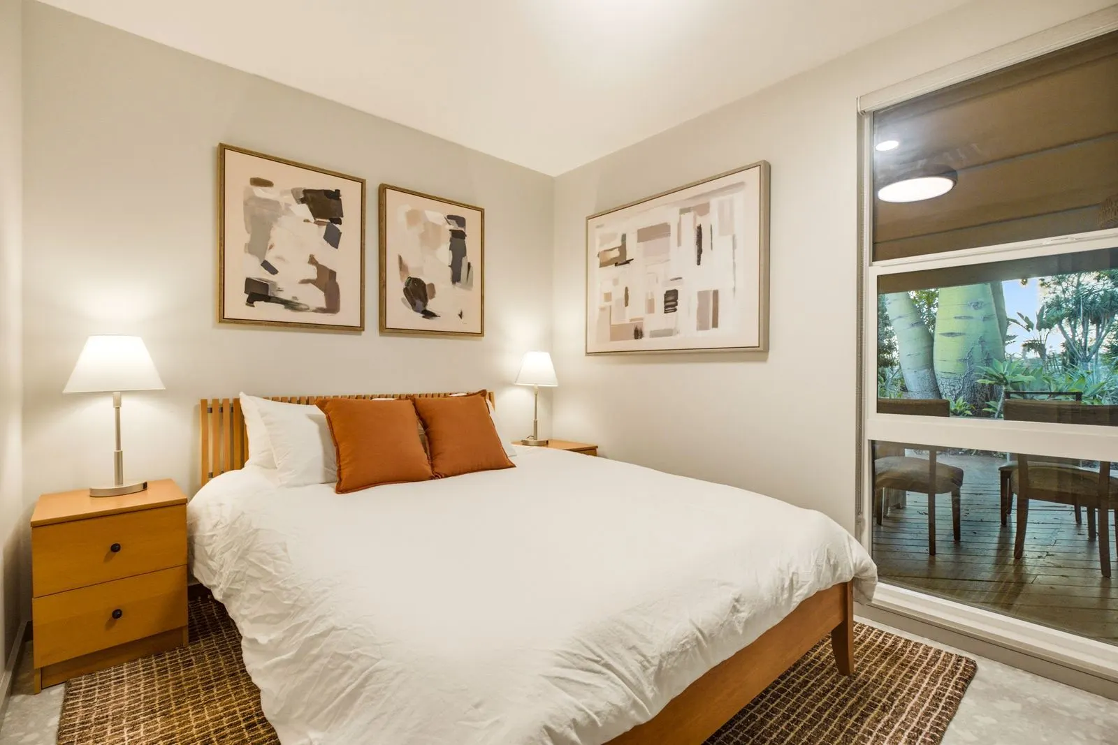 Queen bedroom with rust-orange pillows